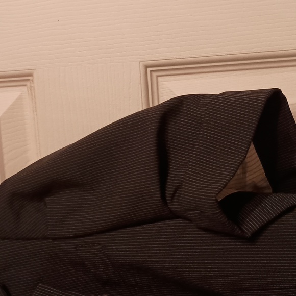 Suit - Picture 4 of 8